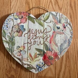 Heart-Shaped Floral Wood Sign "Jesus Loves You" - Pastel Accent Colors